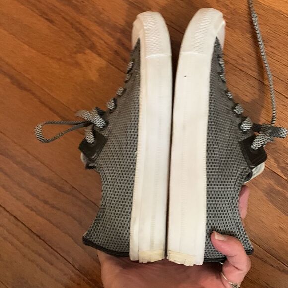 Converse Chuck Taylor. Men’s size 5.5 or women’s size 7.5 - Picture 4 of 9